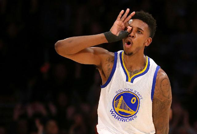 维尔茨在右 维尔茨在右